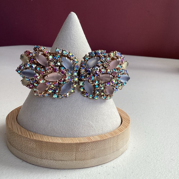 Juliana Style Pastel Milk Glass & Aurora Borealis Rhinestone Clamper Bracelet